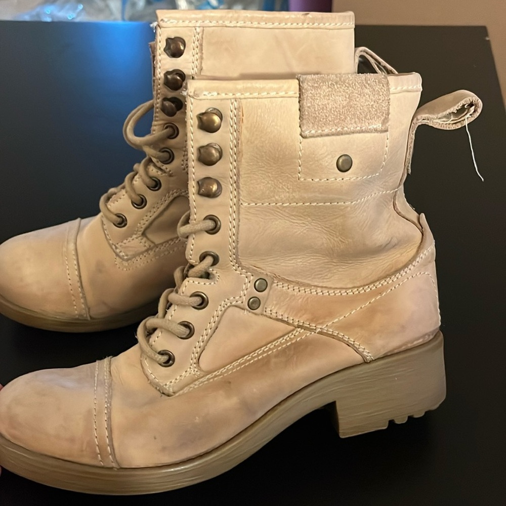 Steve Madden Tan Combat Boots - Size 7.5